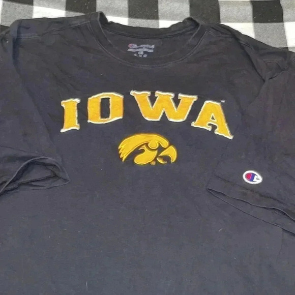 University of Iowa Champion shirt size 2XL - Picture 2 of 4